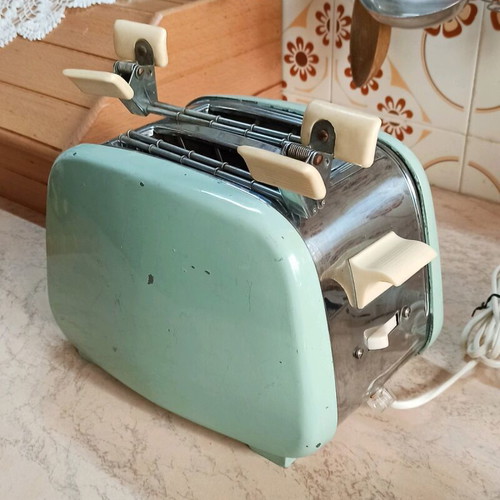 Vintage 1960 toaster used antique for decoration