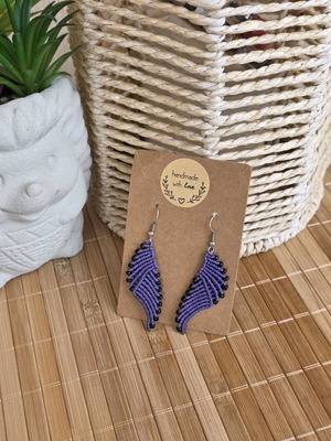 Χειροποίητα σκουλαρίκια macrame σαν καινούργια, μωβ φτερά αγγέλου