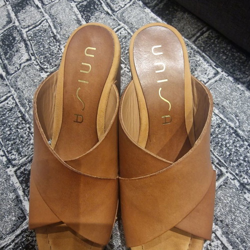 Unisa leather sandals size 37 new, brown