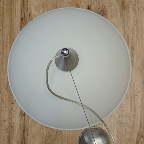 Pendant ceiling light used with adjustable height and opal glass