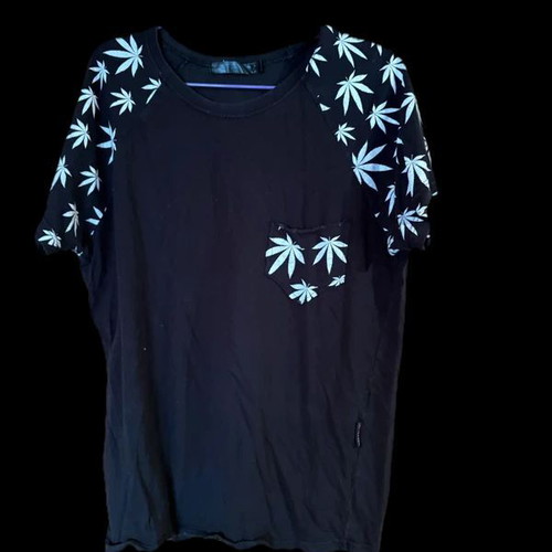T-shirt MBLK&CO black with leaf print on sleeves and pocket, like new, size M