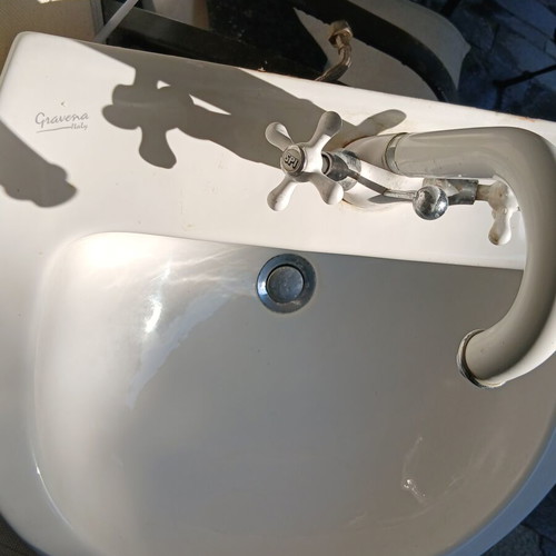 Gravena bathroom sink with built-in faucet like new