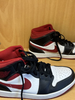Nike Jordan Air sneakers like new, size 41, black and red