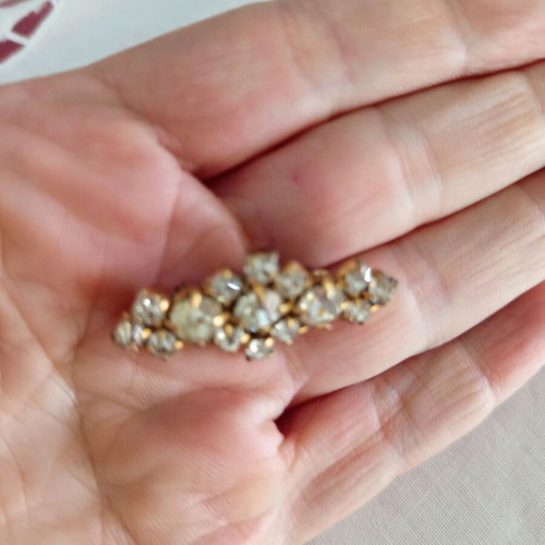 Bijou pin with rhinestones used, bronze base