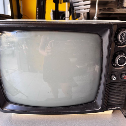 Goldstar BBR2070 television used, vintage