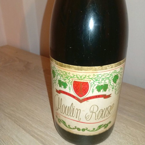 Moulin Rouge champagne very old, sealed, new