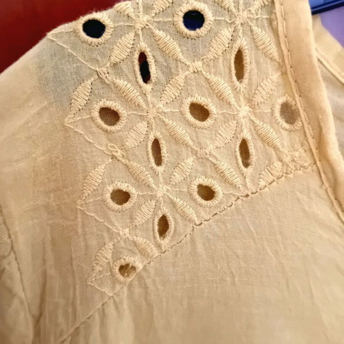 Attrattivo cotton blouse like new, yellow, long sleeve with ruffles