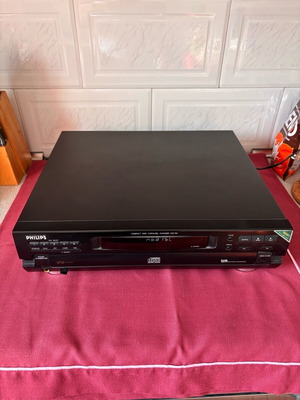 Philips CD player with 5-disc capacity used with remote