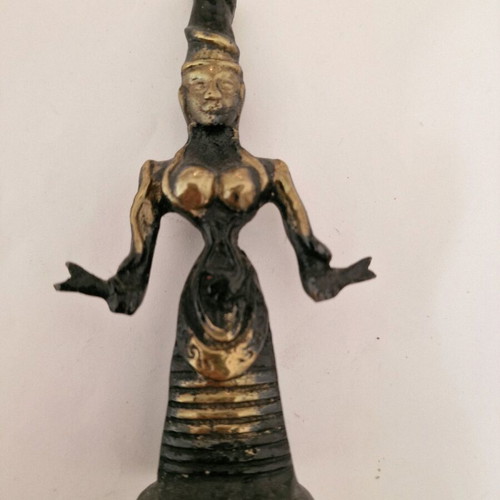 Ancient Greek decorative items like new from museums