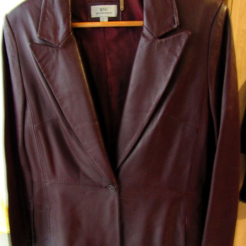 MNG-Mango leather coat burgundy medium size like new