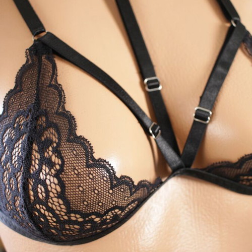 Lingerie set of three pieces with lace and feathers black new