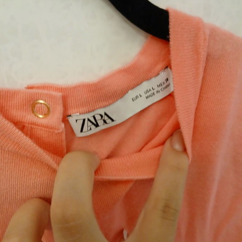 Zara sleeveless knit vest size L like new, peach color
