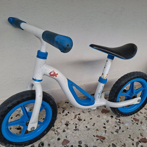 Chillafish balance bike used, white with blue details