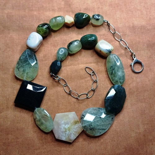 Statement necklace made of natural semiprecious stones, like new, 65cm