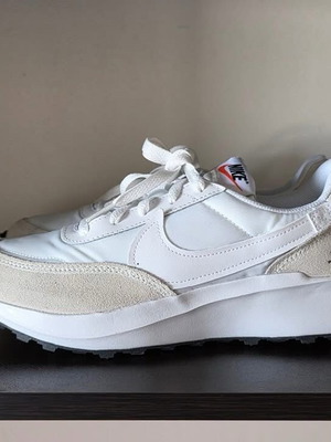 Nike Waffle Debut 41 like new white sports shoes