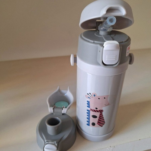 Thermos new with 2 spout options and cleaning brush without strap