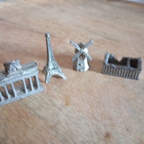 Mini Figures from Different Symbols of 4 Countries, Like New