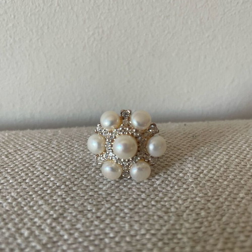 Silver ring with pearls and zirconia diamonds