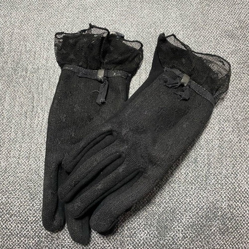 Women’s black lace detail gloves used