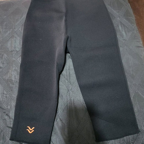 Slimming bermuda shorts like new, unworn