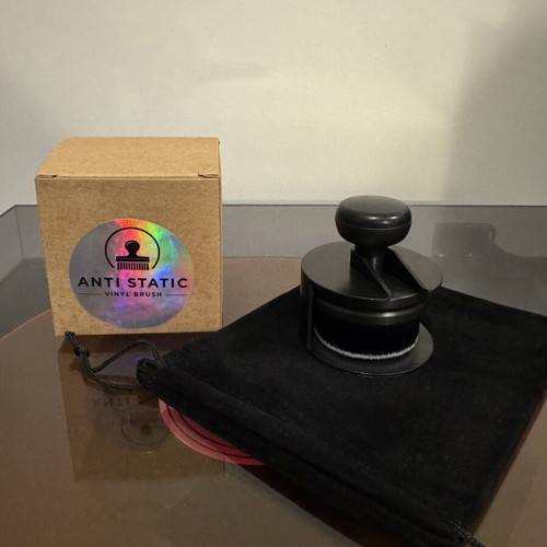 Antistatic vinyl brush like new, two-tone with case