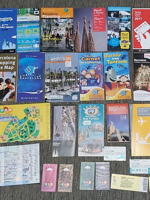Φυλλάδια, τουριστικοί οδηγοί και εισιτήρια Βαρκελώνη 2011 σε άριστη κατάσταση