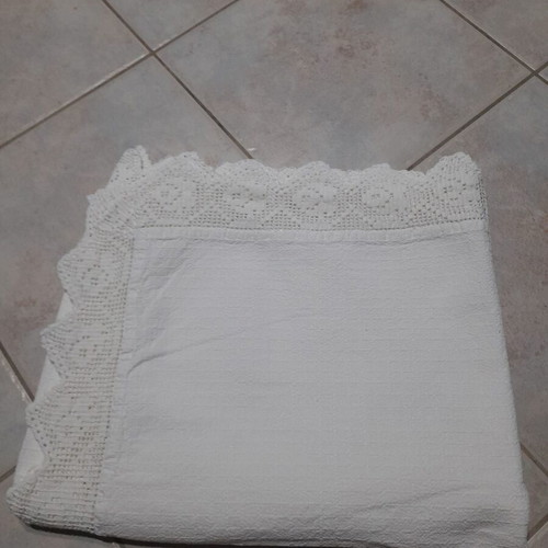 Handmade woven tablecloth with lace, like new, white 133x160 cm