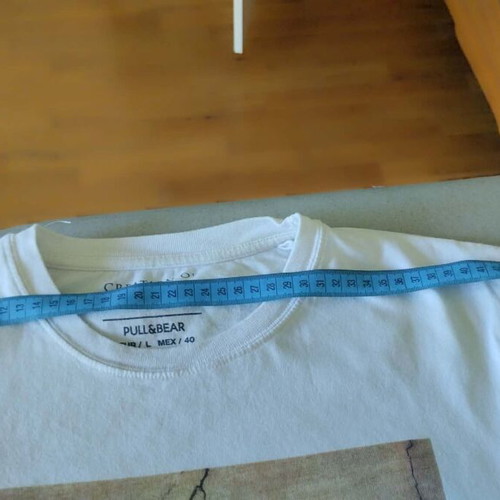 Pull & Bear T-shirt Large with Double Tap to Like print, like new