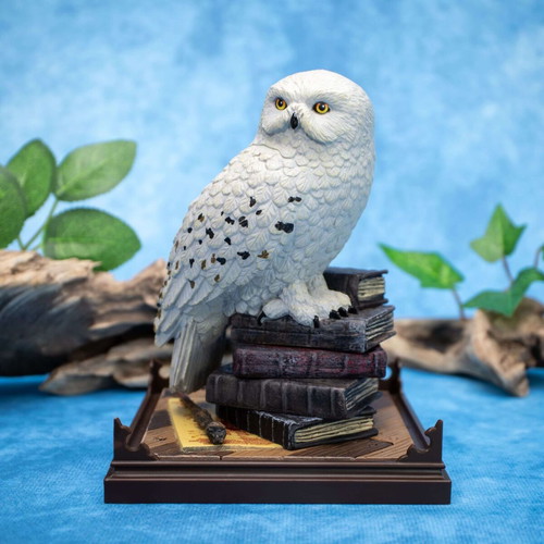 Noble Collection Harry Potter Hedwig 7'' Statue new with acrylic case