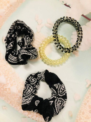 Set of 4 hair ties new