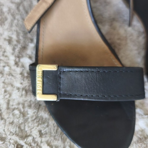 Tommy Hilfiger leather sandals size 39 used, black