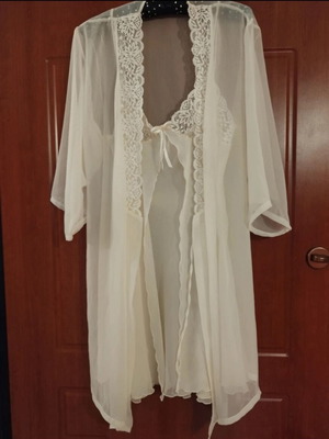 Fontana di Vita nightdress and robe set, soft yellow lace
