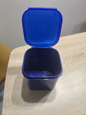 Tupperware food container 1.2L like new
