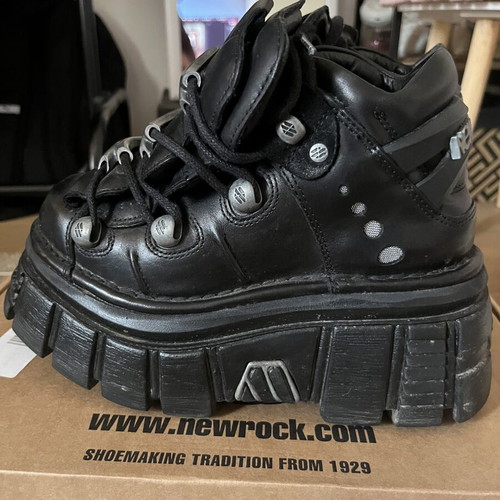 New Rock boots size 36 like new, black with box