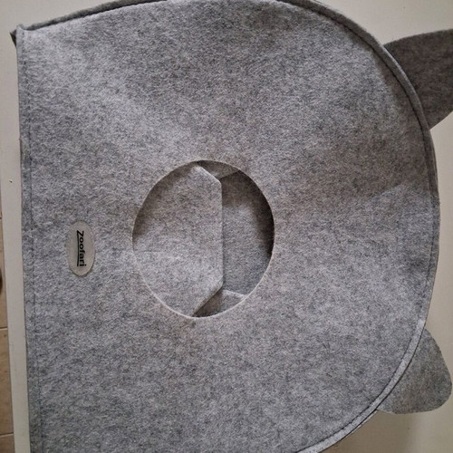 Cat bed like new, portable