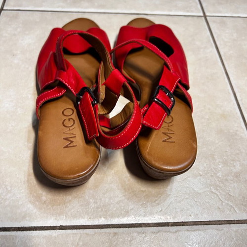 Women's red sandals with brown sole like new, size 41