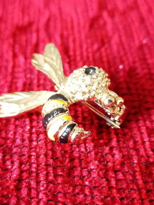 Small gold-plated wasp brooch with enamel used
