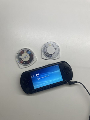 PlayStation Portable PSP street комплект употребяван с 2 игри и зарядно