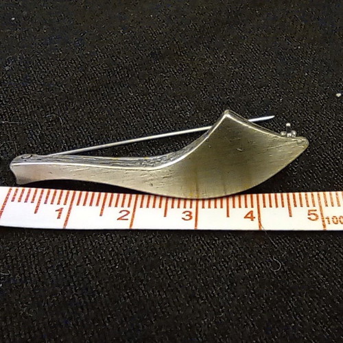 Silver brooch 925 like new, minimal design