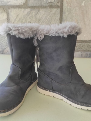 Children's suede boots size 27 like new, gray with back laces