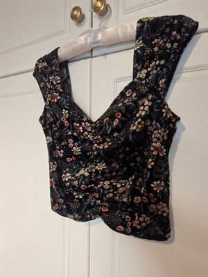 Attrattivo black velvet floral crop top, size M