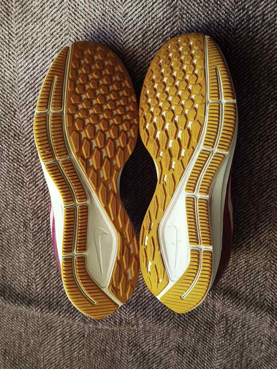 nike pegasus 35 womens gold