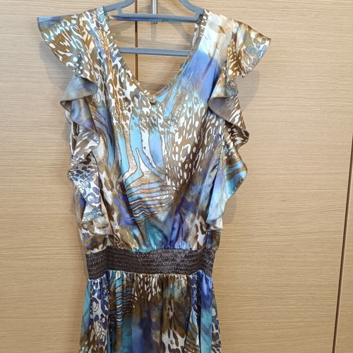 Satin dress size small like new, multicolor