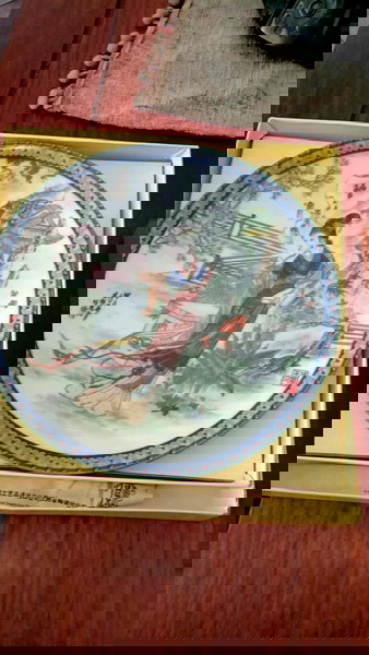 Beauties of The Red Mansion vintage Imperial Jingdezchen porcelain plates