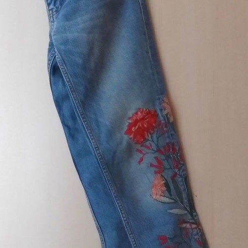 Zara Basic Denim jeans with flowers, straight fit, size 32