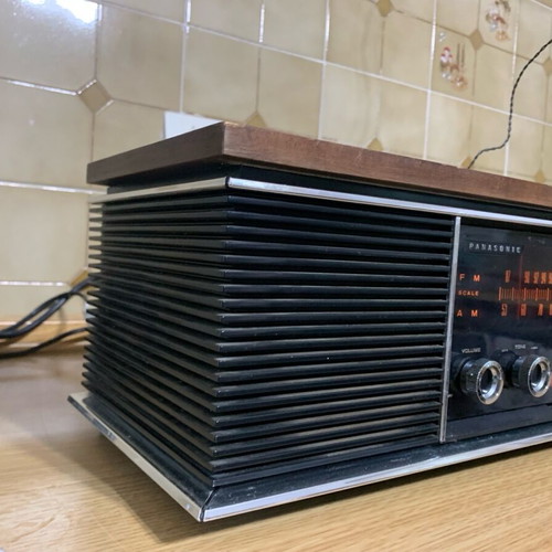 Panasonic vintage radio like new with wooden construction