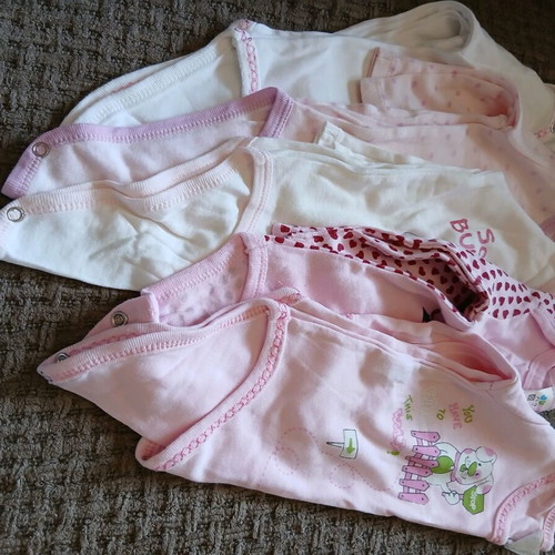 Baby girl clothing set like new, 0 to 6 months, 32 pieces