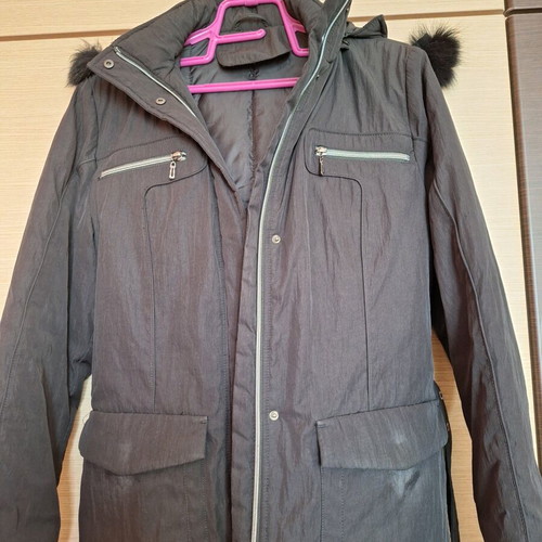 Women's winter jacket like new, black, with detachable hood