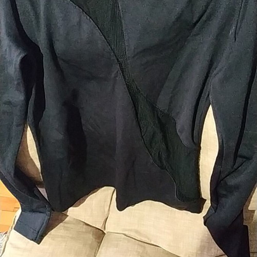 Hyper black t-shirt size M like new