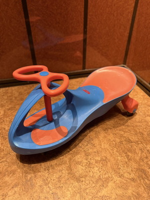 Twist Car ride-on toy like new, no pedals or batteries